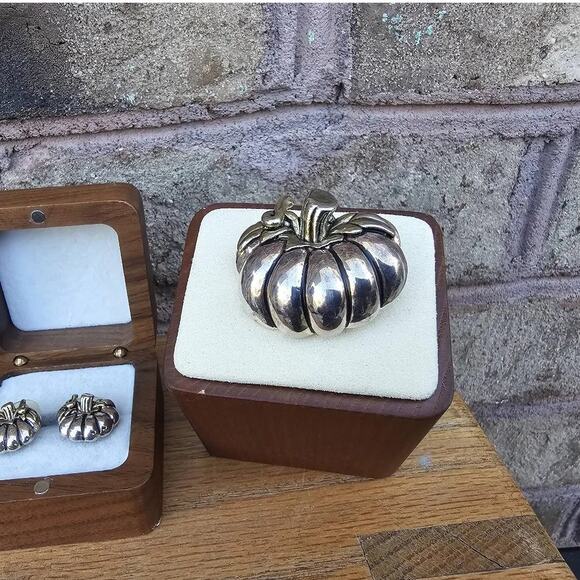 Pumpkin Autumn Harvest Silver Plated Brooch Pin Pendant Vintage MJ - Picture 3 of 6